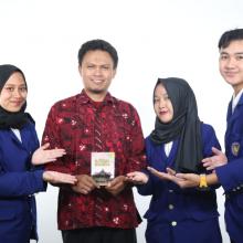 MAHASISWA UNY KEMBANGKAN KAMUS BAHASA SERAWAI