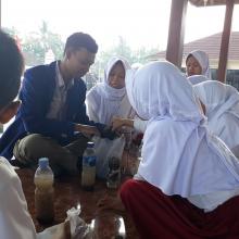 MAHASISWA UNY KENALKAN MITIGASI BENCANA MELALUI TUTOR SEBAYA DI KALANGAN ANAK-ANAK SEKOLAH DASAR
