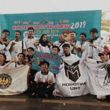 TIM ROBOT UNY BAWA PULANG 3 PIALA 