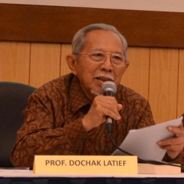 Prof. Dochak Latief